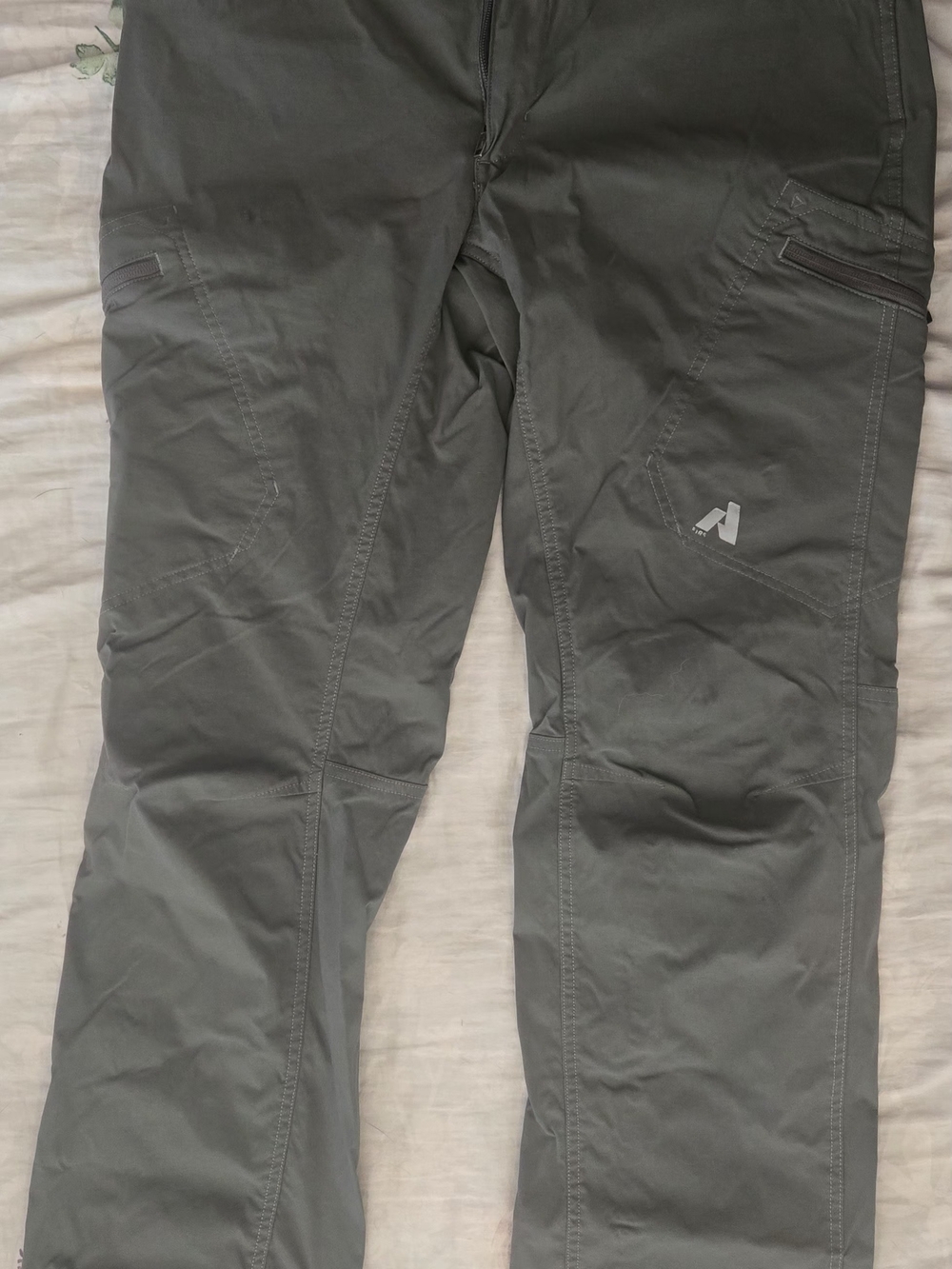 Eddie Bauer Apex Olive Green Cargo Pants with Utility Pockets 32x32.5
